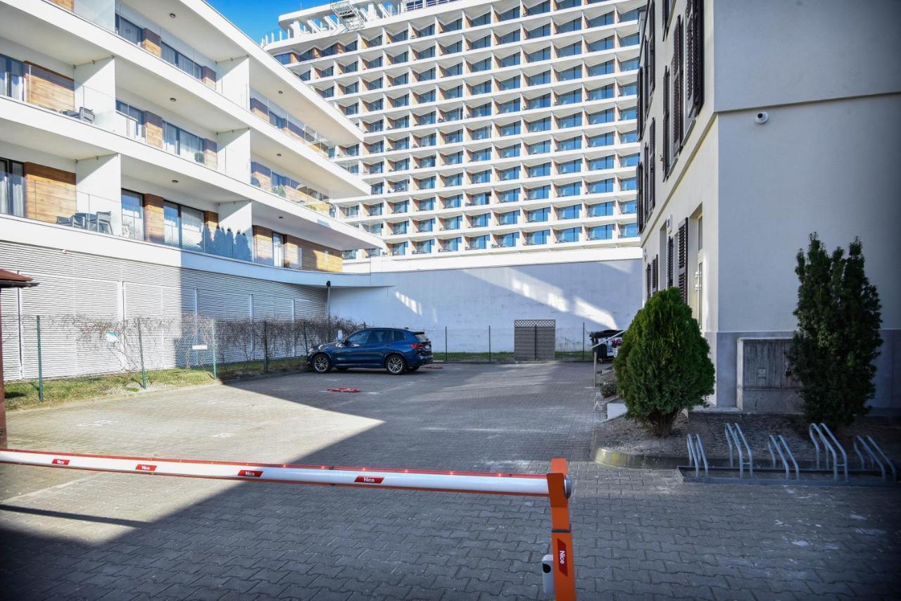 Apartamenty Promenada Z Tarasem I Parkingiem - Apartamenty Na Wyspie Свиноуйсьце Экстерьер фото