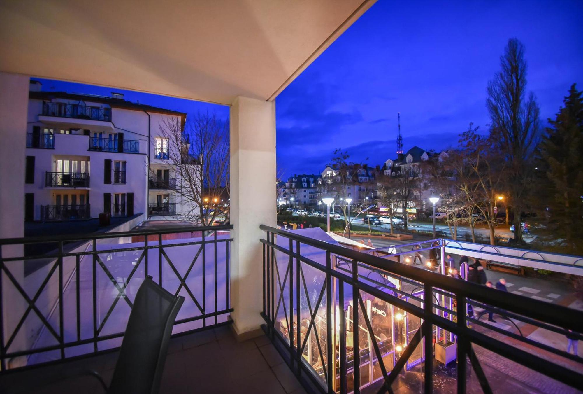 Apartamenty Promenada Z Tarasem I Parkingiem - Apartamenty Na Wyspie Свиноуйсьце Экстерьер фото